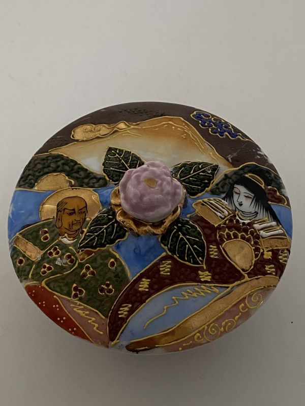Liten vintage japansk porselensboks 