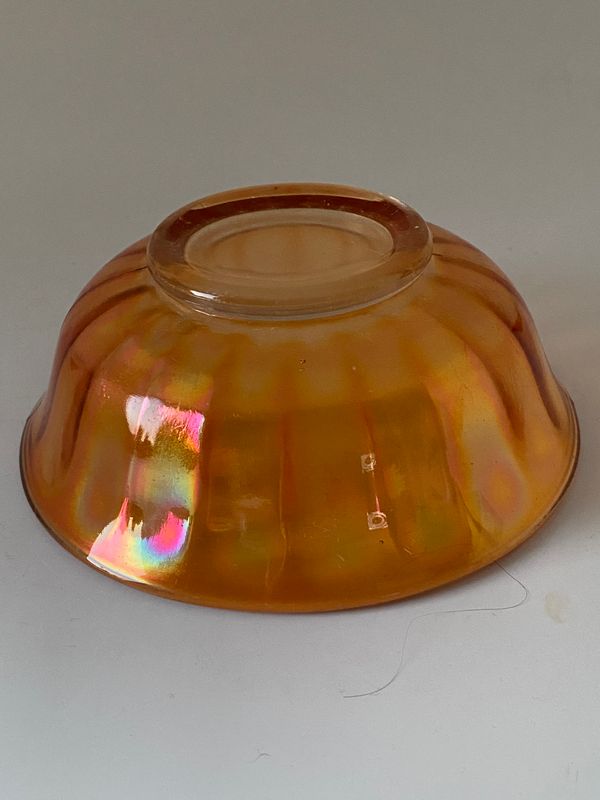 Liten bolle  iriserende pressglass 