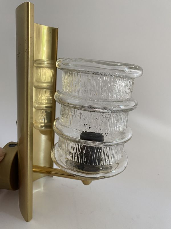 Vegglampe i messing og glass