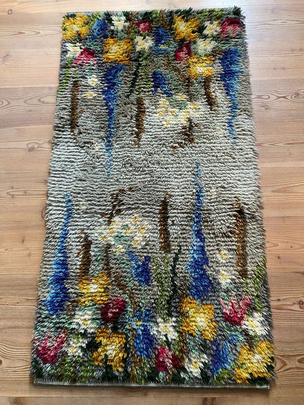 Rye med blomstermotiv 