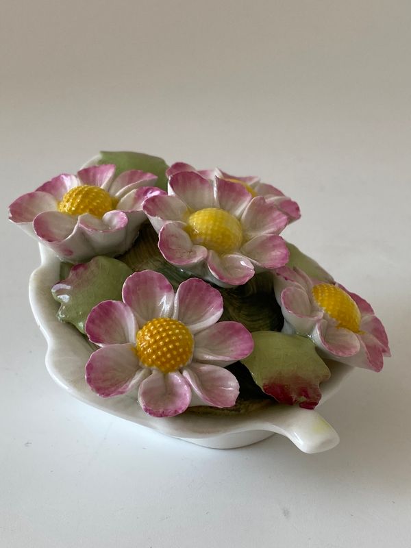Miniatyrblomster i porselen  
