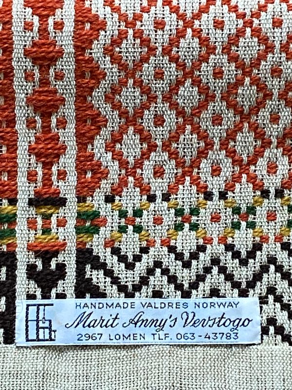 Veggteppe fra Valdres med oppheng