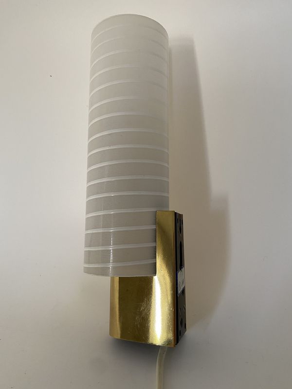 Elegant vegglampe i hvitt glass 