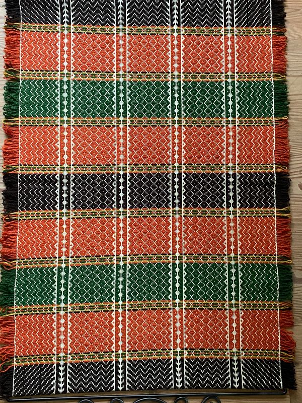 Veggteppe fra Valdres med oppheng